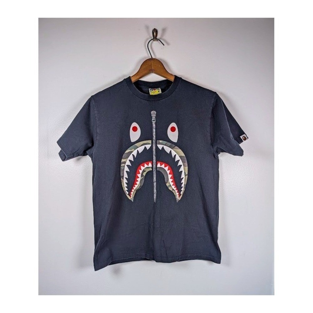 A Bathing Ape T Shirt Men's Medium Shark Face OG Camo Graphic Streetwear